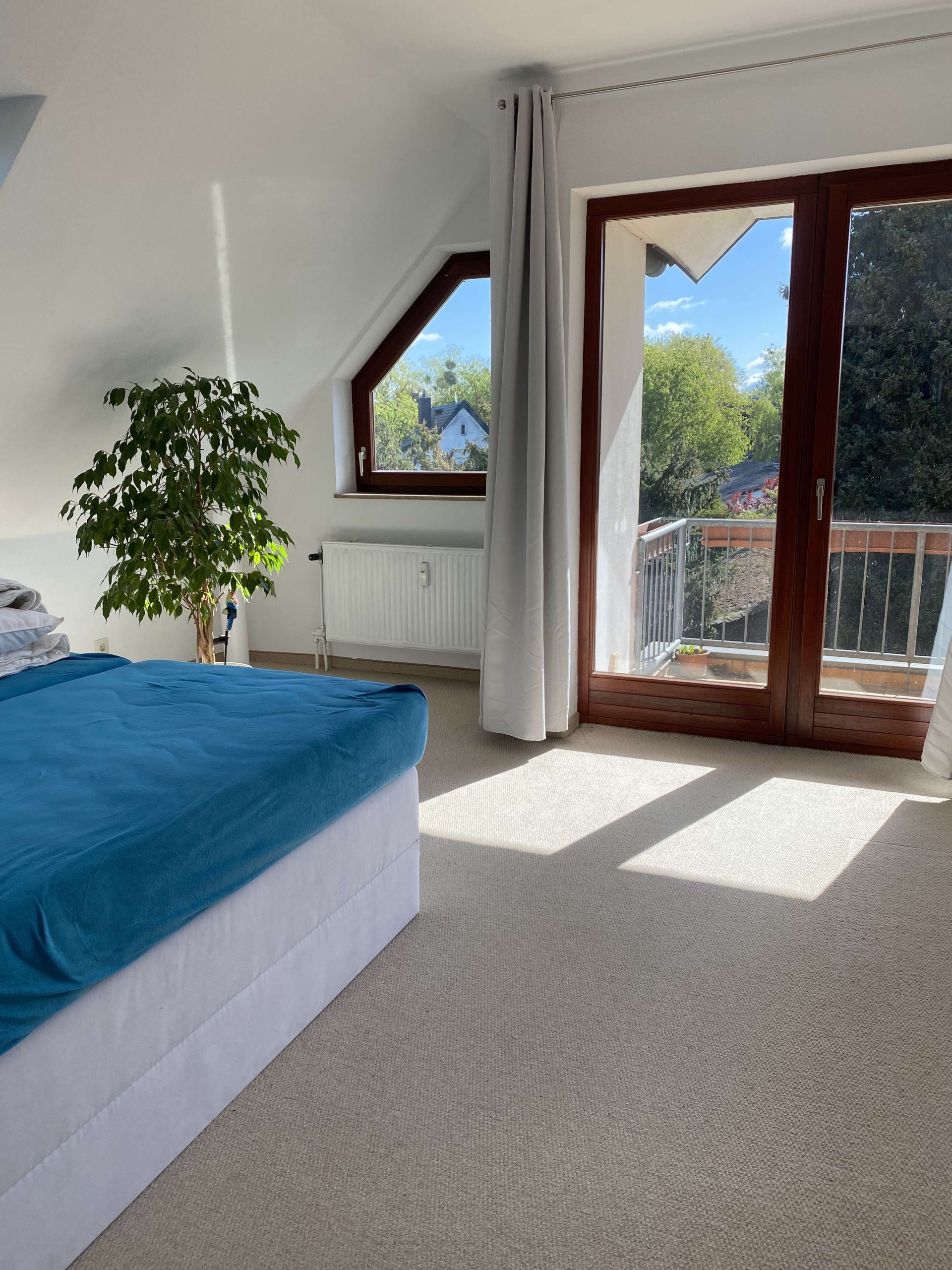 Schlafzimmer_m_Balkon