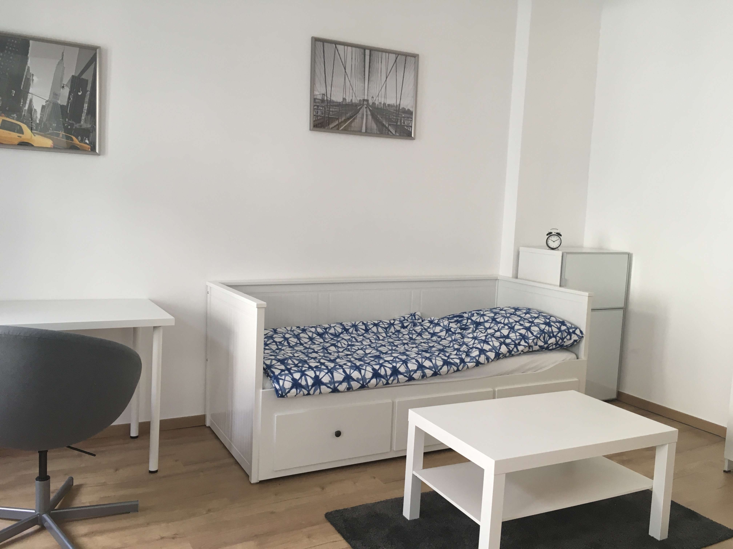 Zimmer mit Bett
