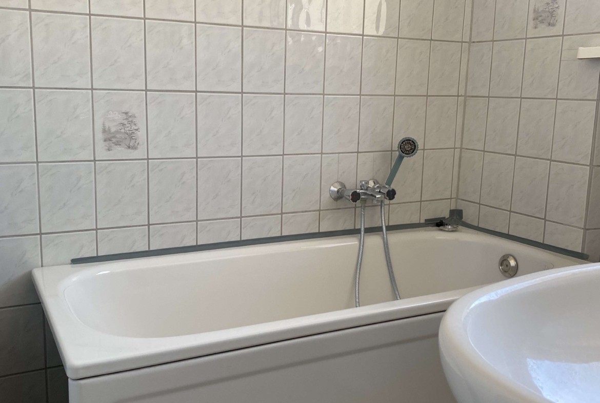 Marathonallee_Wannenbad_Fenste